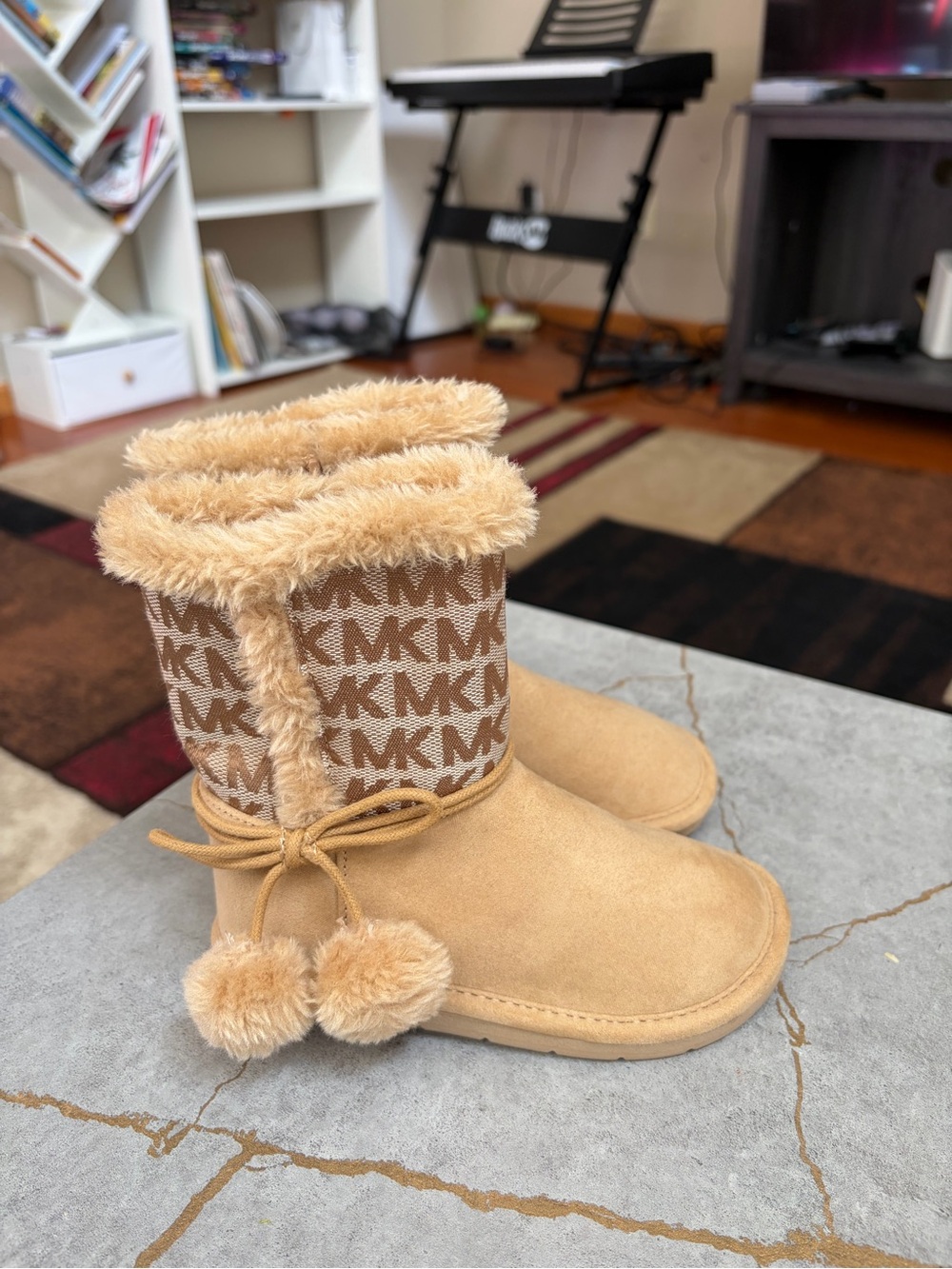 Michael Kors Kids Beige/Tan Faux-Fur Pom Pom Logo Boots